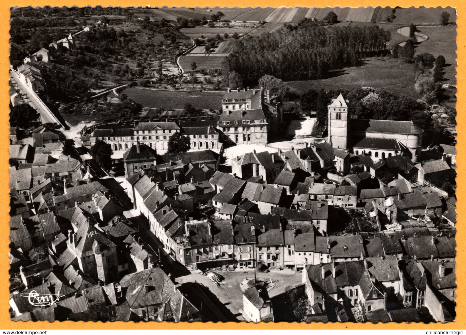 Champlitte - Vue Aérienne - L'Eglise Et La Rue De La République - Edition Aérienne CIM - 1956 - Autres & Non Classés