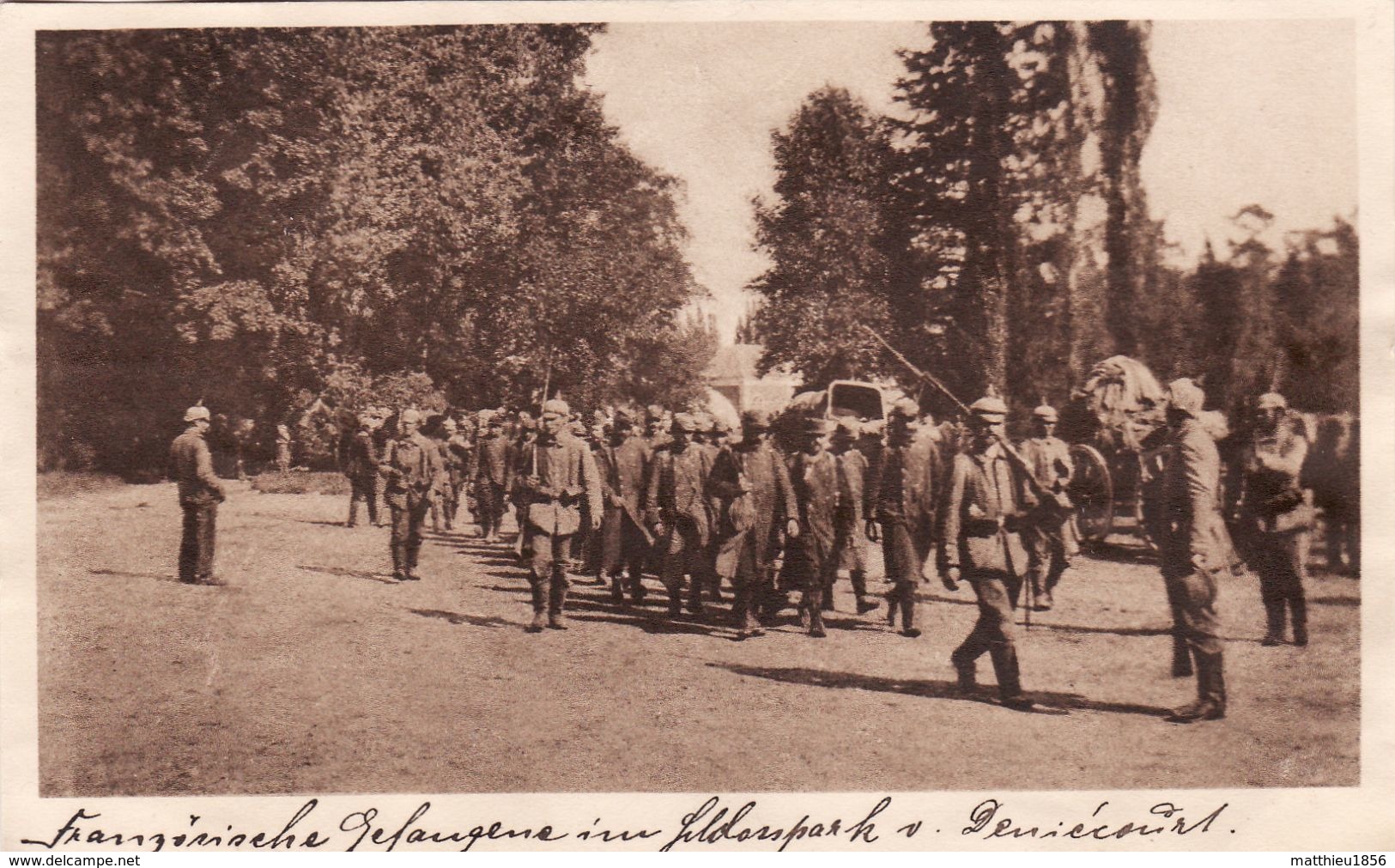 CPA 14-18 DENIECOURT (Estrées-Deniécourt Près Chaulnes) - Prisonniers Français Dans Le Parc Du Château (A181, Ww1, Wk 1) - Autres & Non Classés