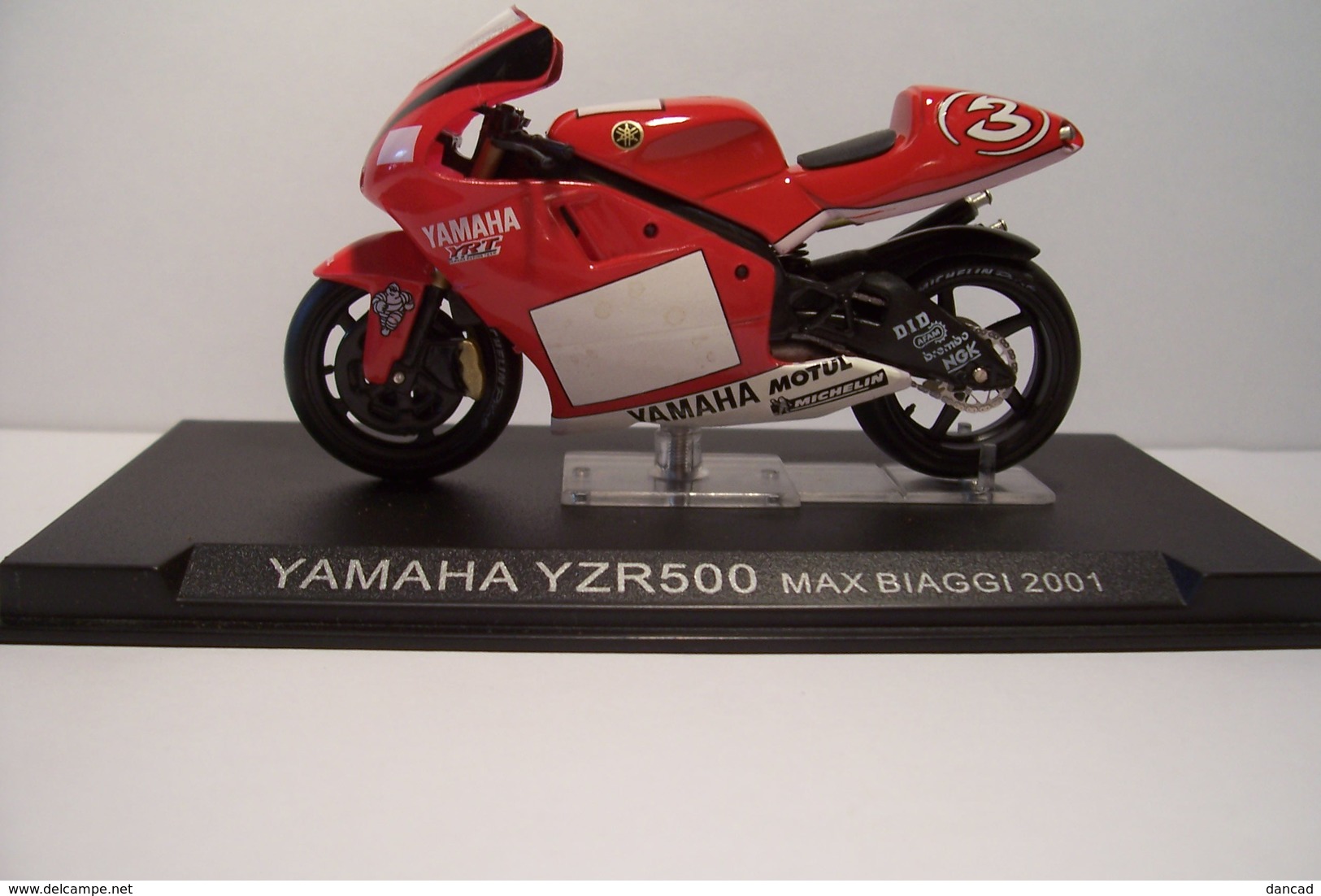 YAMAHA YZR 500  - Max Biaggi  2001  - MOTO  - - Motos