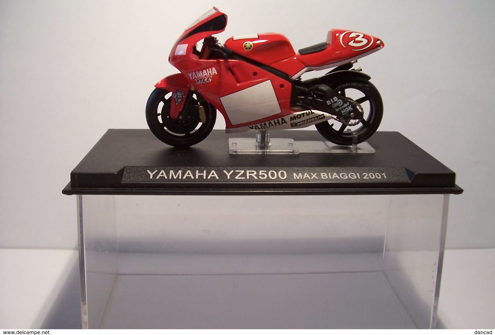 YAMAHA YZR 500  - Max Biaggi  2001  - MOTO  - - Motos