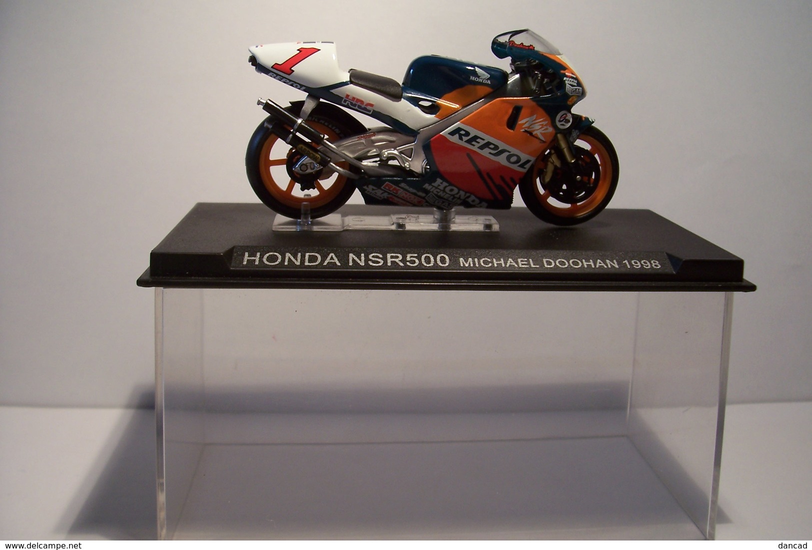 HONDA  NSR 500   - MOTO  -  Michael  Doohan  1998 - - Motos