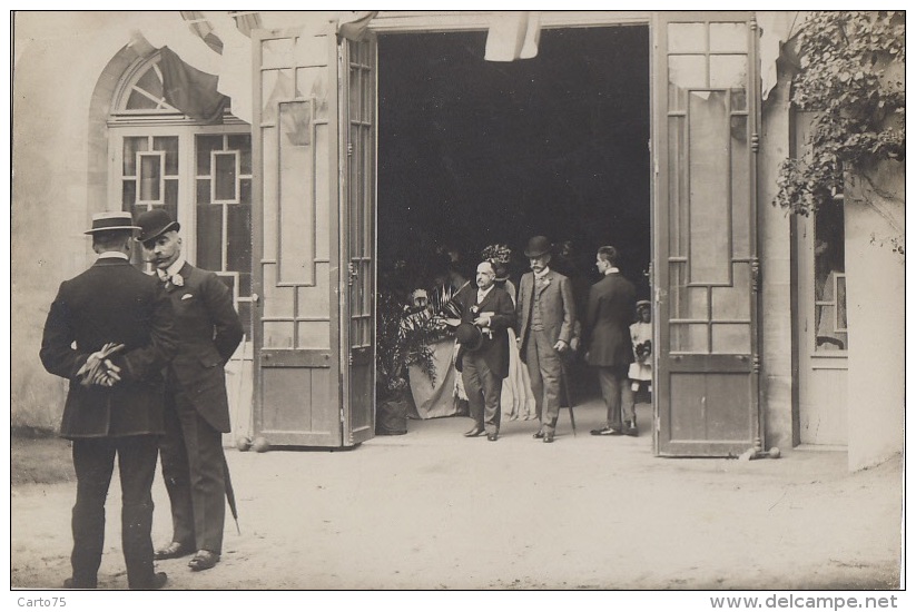 Photographie - Carte-Photo - Sortie Mairie - Cérémonie - Fête 14 Juillet ? - Homme Mode Moustache - A Situer - Photographie