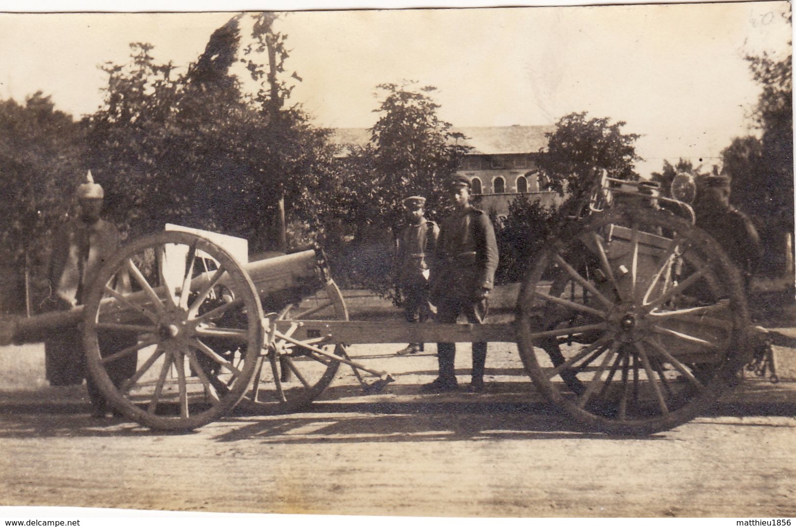 Photo 1914 METZ - Soldats Allemands Sur L'Esplanade Avec Un Canon Français (A181, Ww1, Wk 1) - Metz