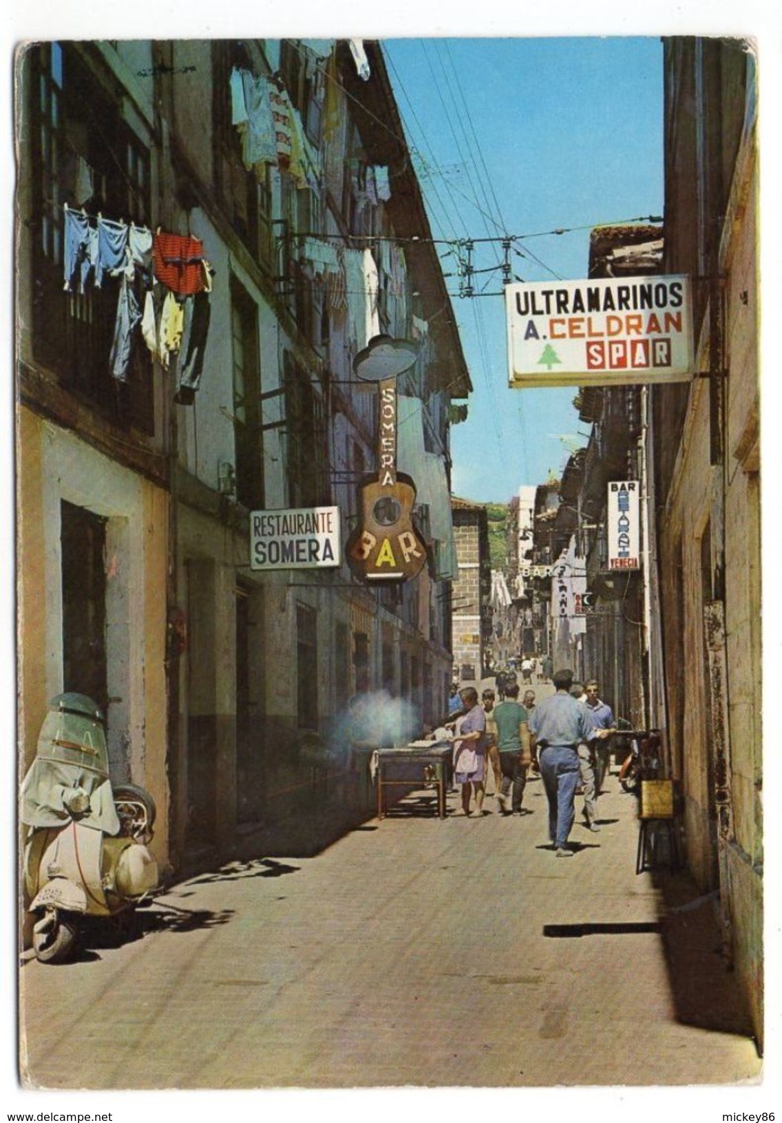 Espagne --LAREDO-- Rue Des Novas De Tolosa (très Animée,commerces Dont SPAR, Beau Scooter)...pas Très Courante - Cantabria (Santander)