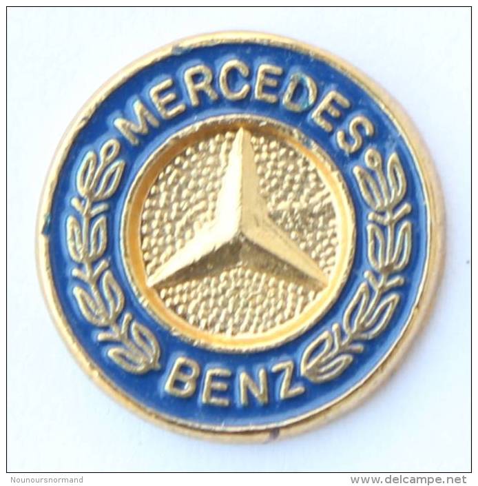 Pin's  MERCEDES BENZ - Le Logo  - Sigle En Relief Au Centre Du Pin's -  G985 - Mercedes