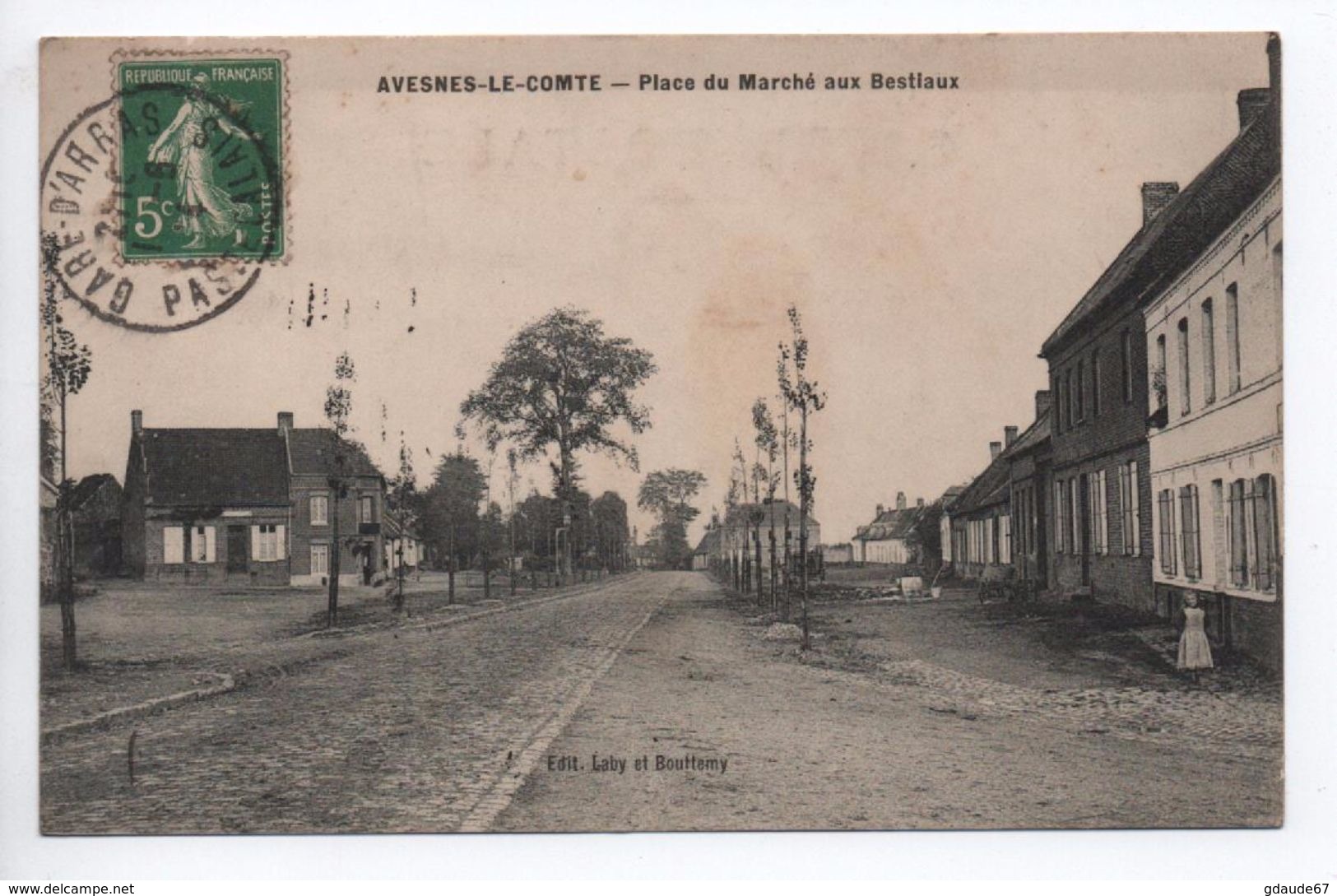 AVESNES LE COMTE (62) - PLACE DU MARCHE AUX BESTIAUX - Avesnes Le Comte