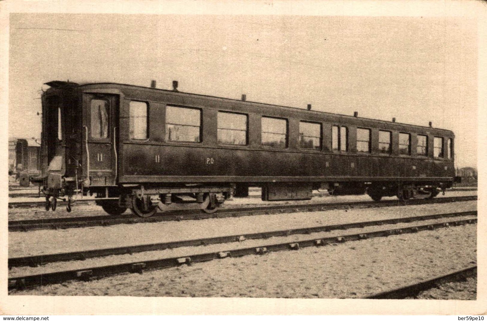 CHEMIN DE FER DE PARIS A ORLEANS VOITURE METTALIQUE MIXTE DE 2e ET 3e CLASSES MISE EN SERVICE EN 1927... - Trains