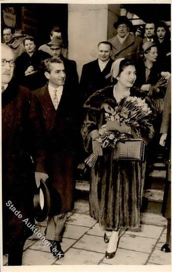 Adel Ausland Schah Mohammad Reza Pahlavi Mit Schahbanu Farah Pahlavi Foto AK I-II - Familles Royales