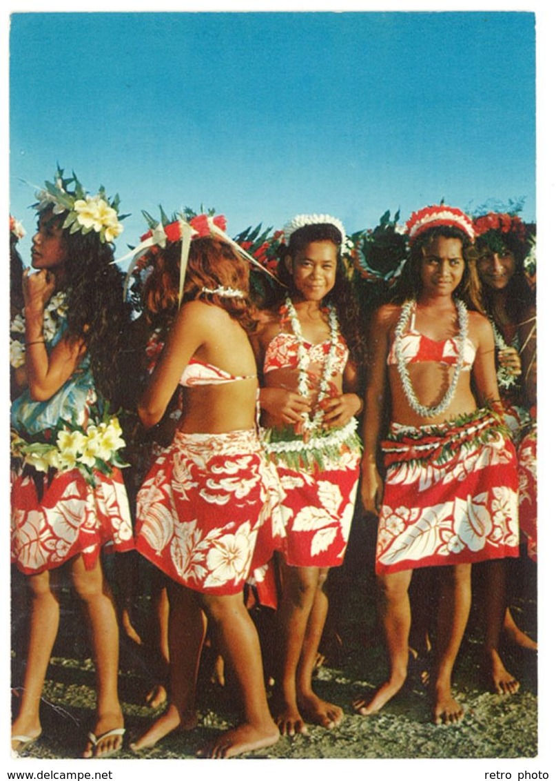 10 Cpm / Cpsm Tahiti - Danseuse, costumes, Bora-Bora, Papeete, fêtes, Mooréa, port ...