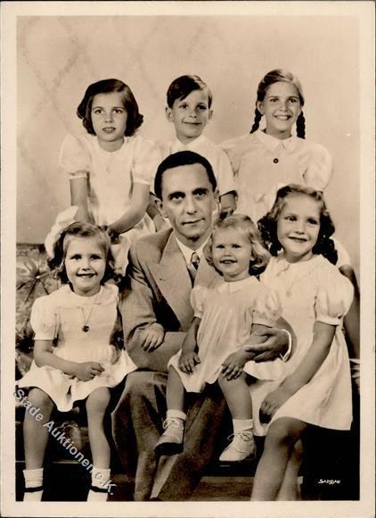 WK II Dr. Goebbels Mit Seinen Kindern  Foto AK I-II - Guerre 1939-45