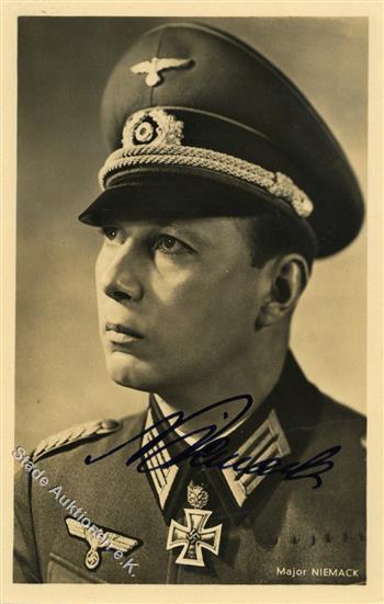 Ritterkreuzträger WK II Niemack, Major Mit Unterschrift PH Foto-Karte I-II (Klebereste RS) - Oorlog 1939-45
