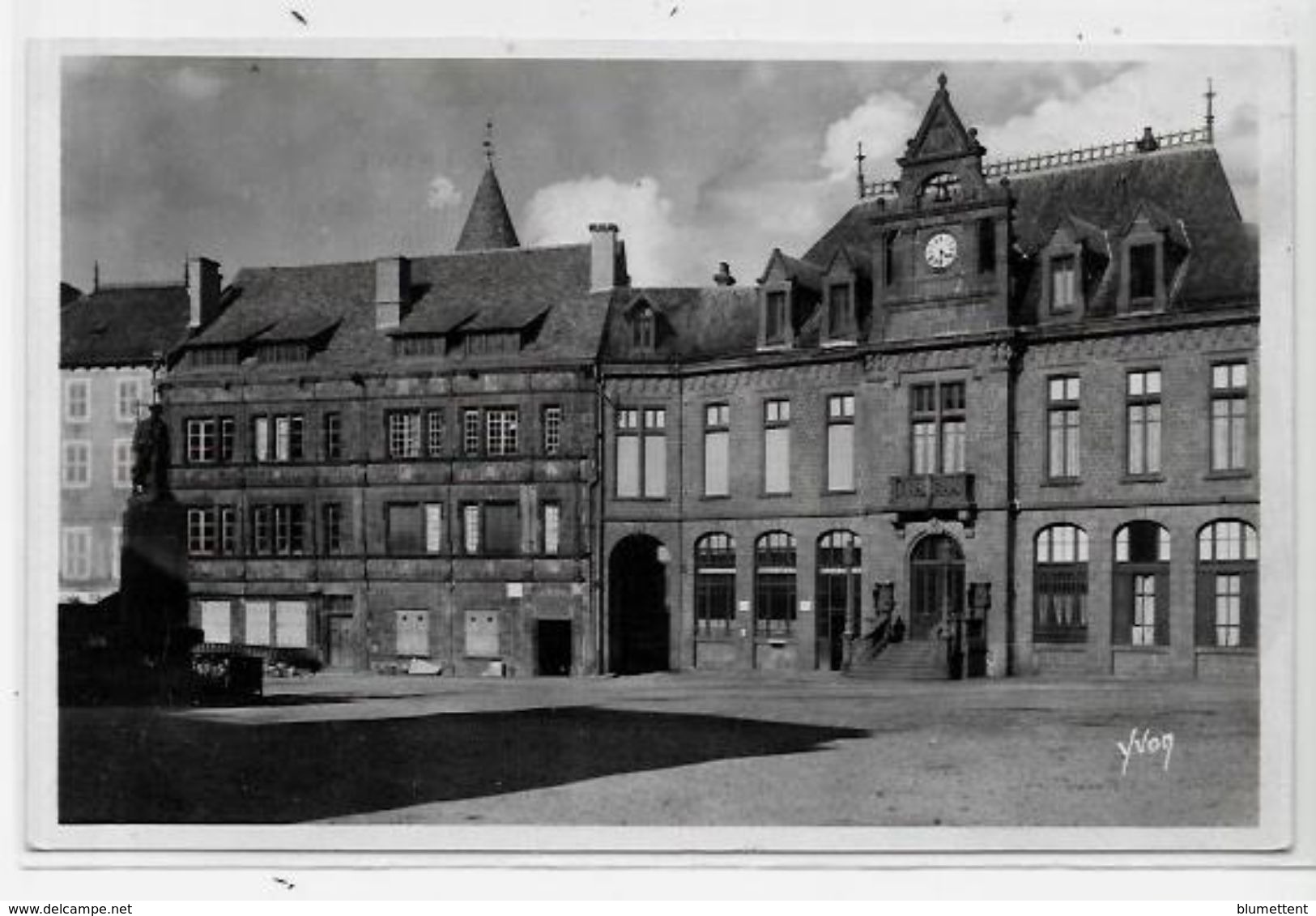 CPA Saint FLOUR Cantal Auvergne Non Circulé La Poste - Saint Flour