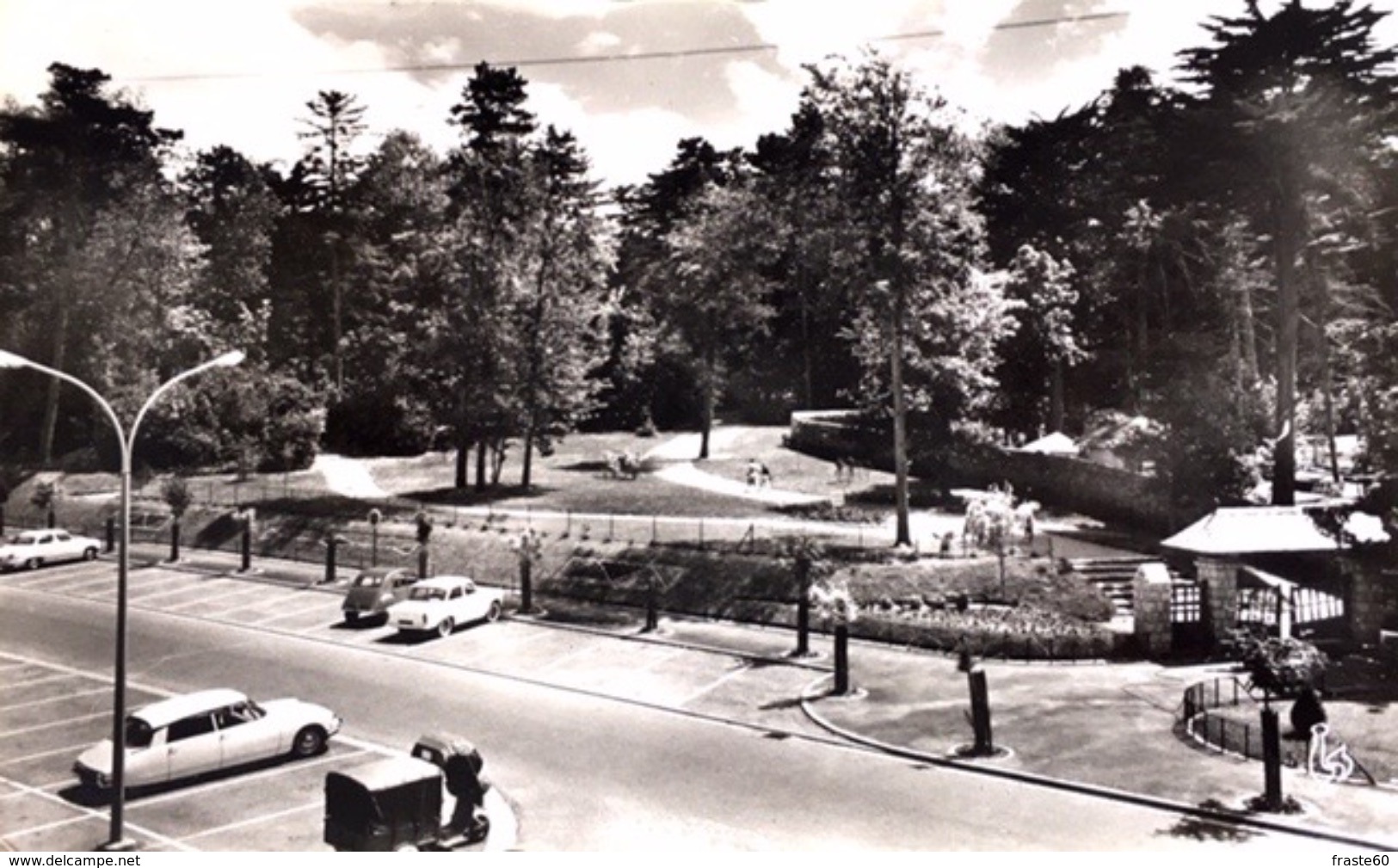 #&  Le Val André -  La Place Du Marché Et Le Parc  Municipal De L'Amirauté - Pléneuf-Val-André