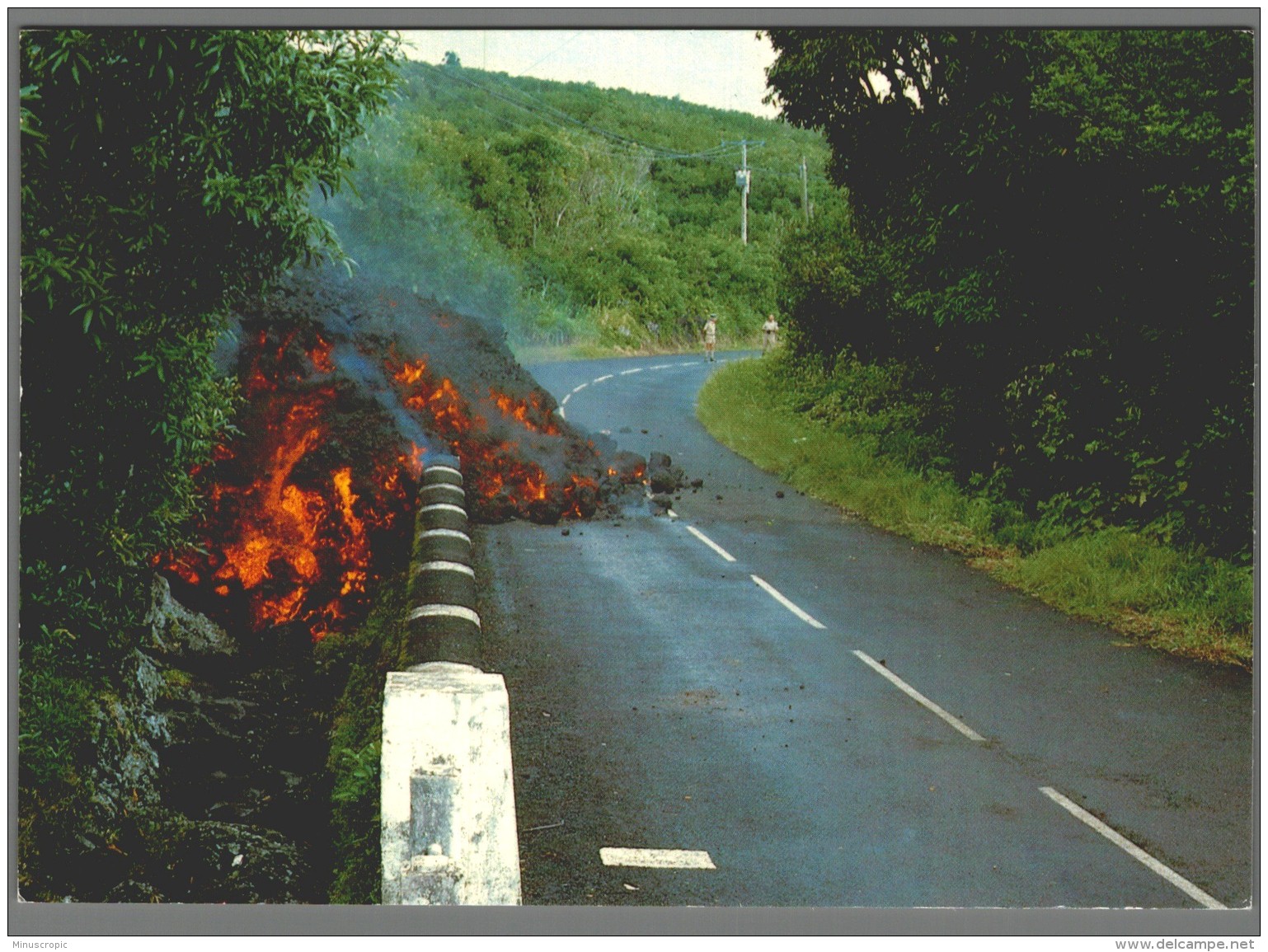 CPM La Réunion - Coulée De Lave Sur La Route Nationale - Sonstige & Ohne Zuordnung