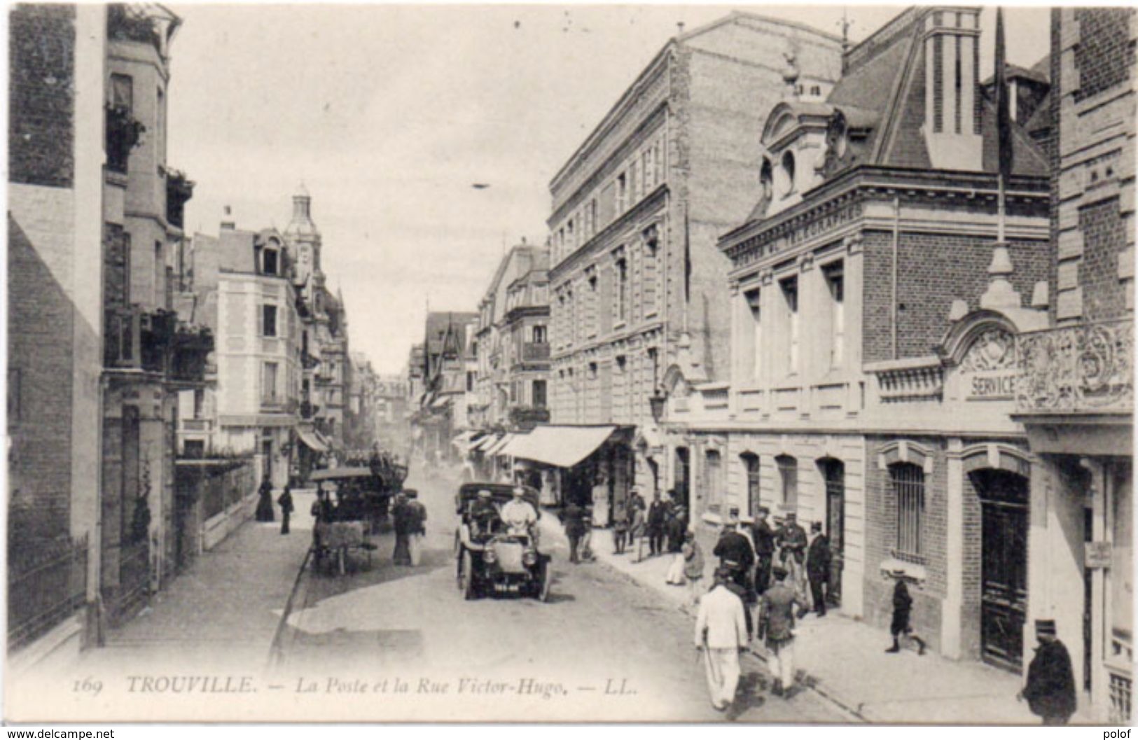 TROUVILLE - La Poste Et La Rue Victor Hugo - Auto  (100768) - Trouville