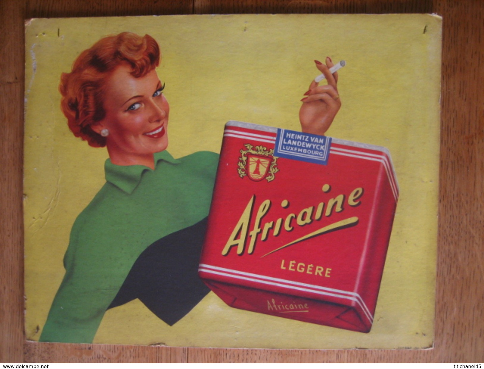 Carton Publicitaire Original (1953) Cigarettes AFRICAINE Fabriquées Par HEINTZ LANDEWYCK à LUXEMBOURG - Paperboard Signs