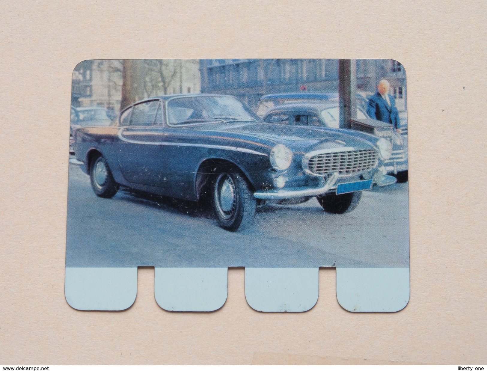 VOLVO P 1800 S - Coll. N° 35 NL/FR ( Plaquette C O O P - Voir Photo - IFA Metal Paris ) ! - Plaques En Tôle (après 1960)