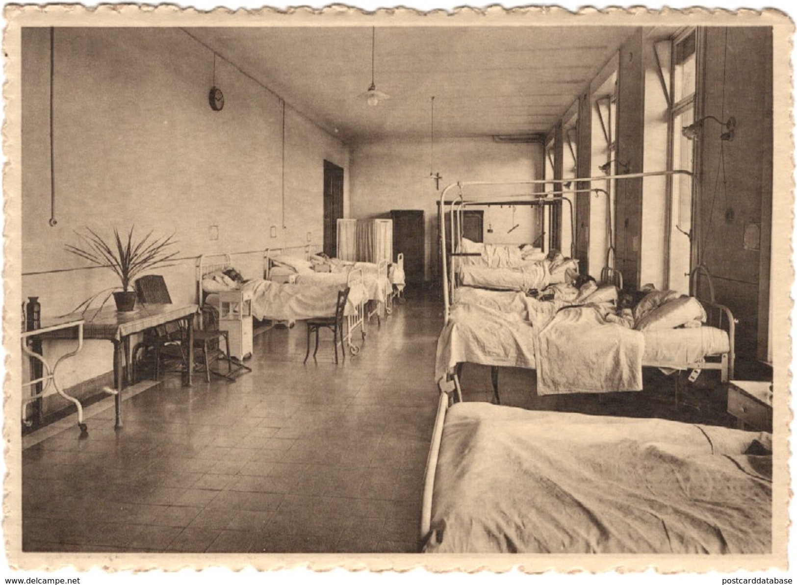 Hôpital De La Caisse Commune D\'Assurance Des Charbonnages Du Couchant De Mons à Boussu - Chambre Commune Pour Femmes - Boussu