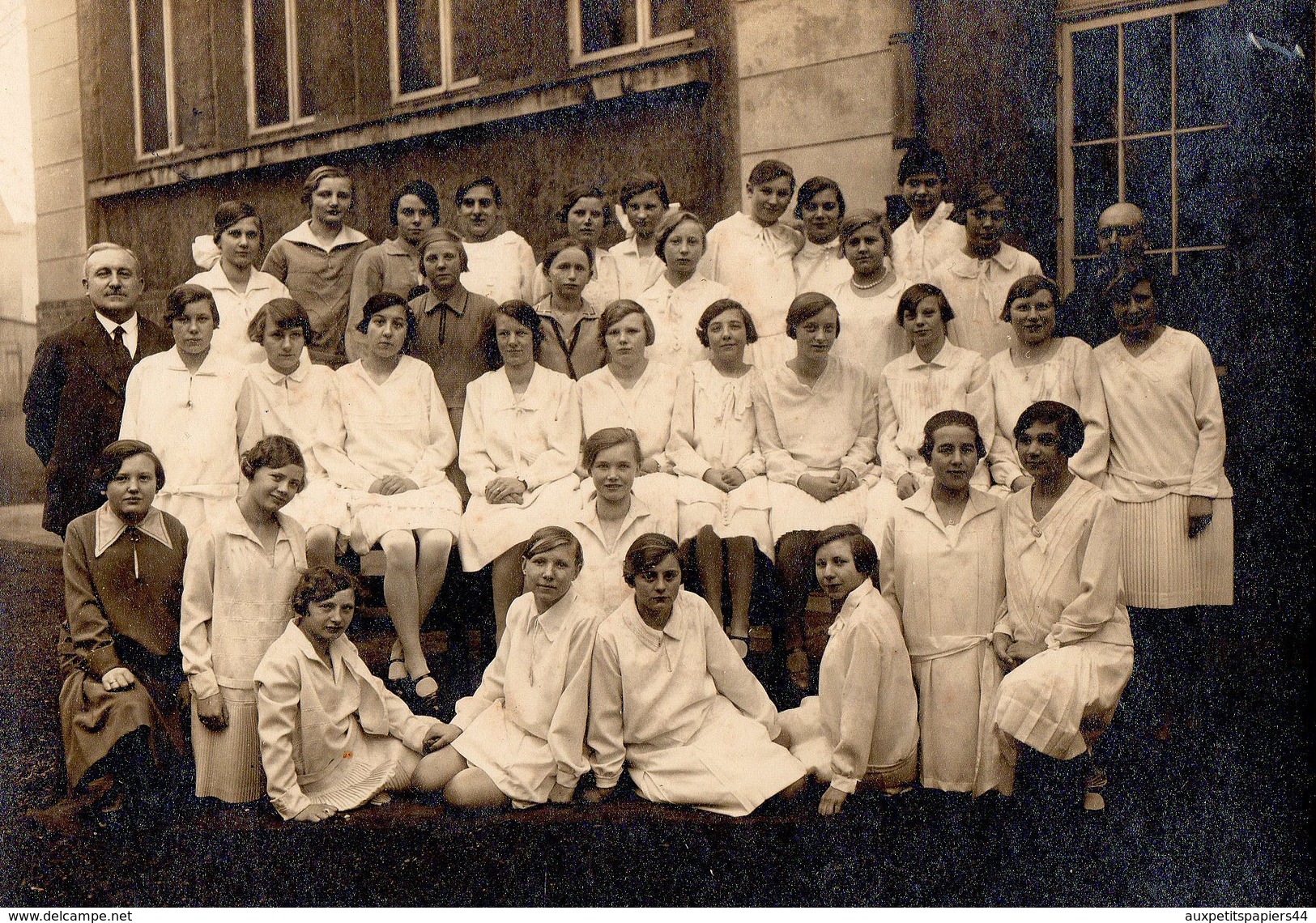 Grande Photo Originale Scolaire - Photo De Classe De Jeunes Femmes Berlinoises - Brügge Weg Vers 1930 - Berlin - Personnes Anonymes