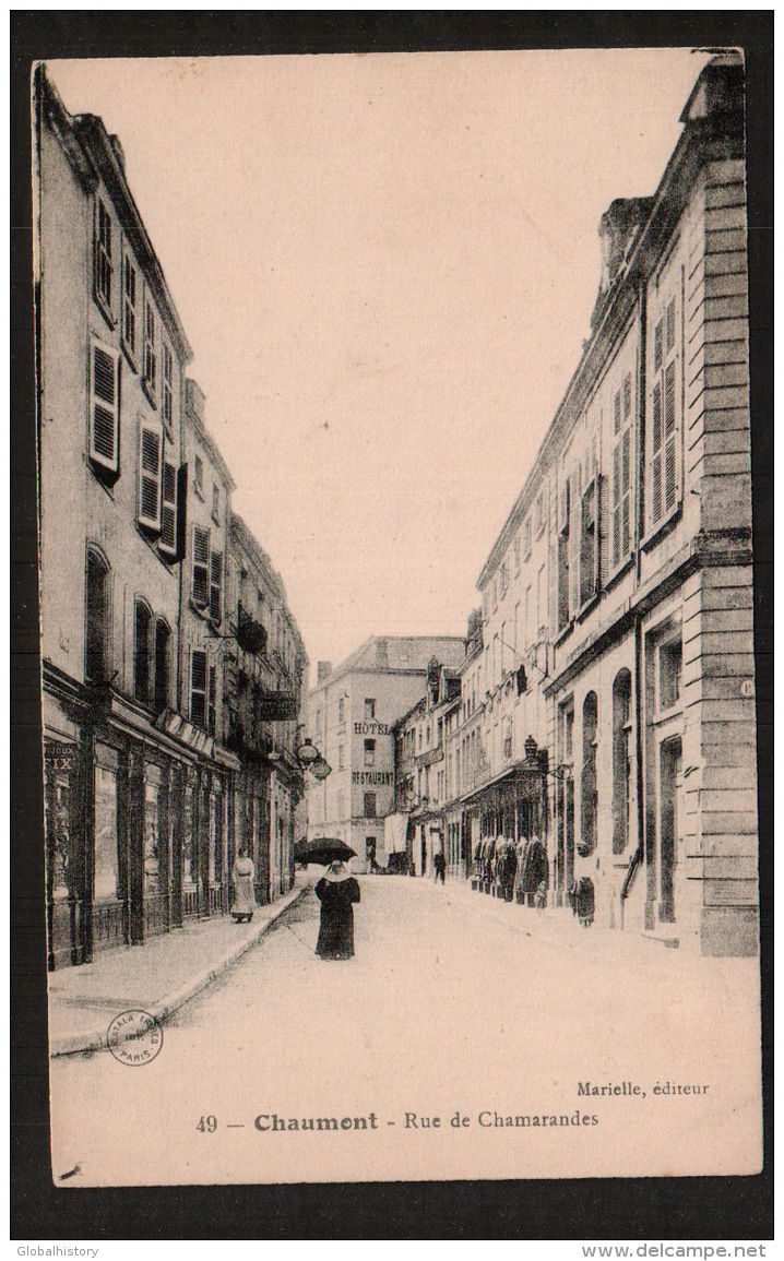 DD2336  FRANCE  CHAUMONT RUE DE CHARMARANDES SOEUR AVEC PARAPLUIE POSTCARD - Chaumont