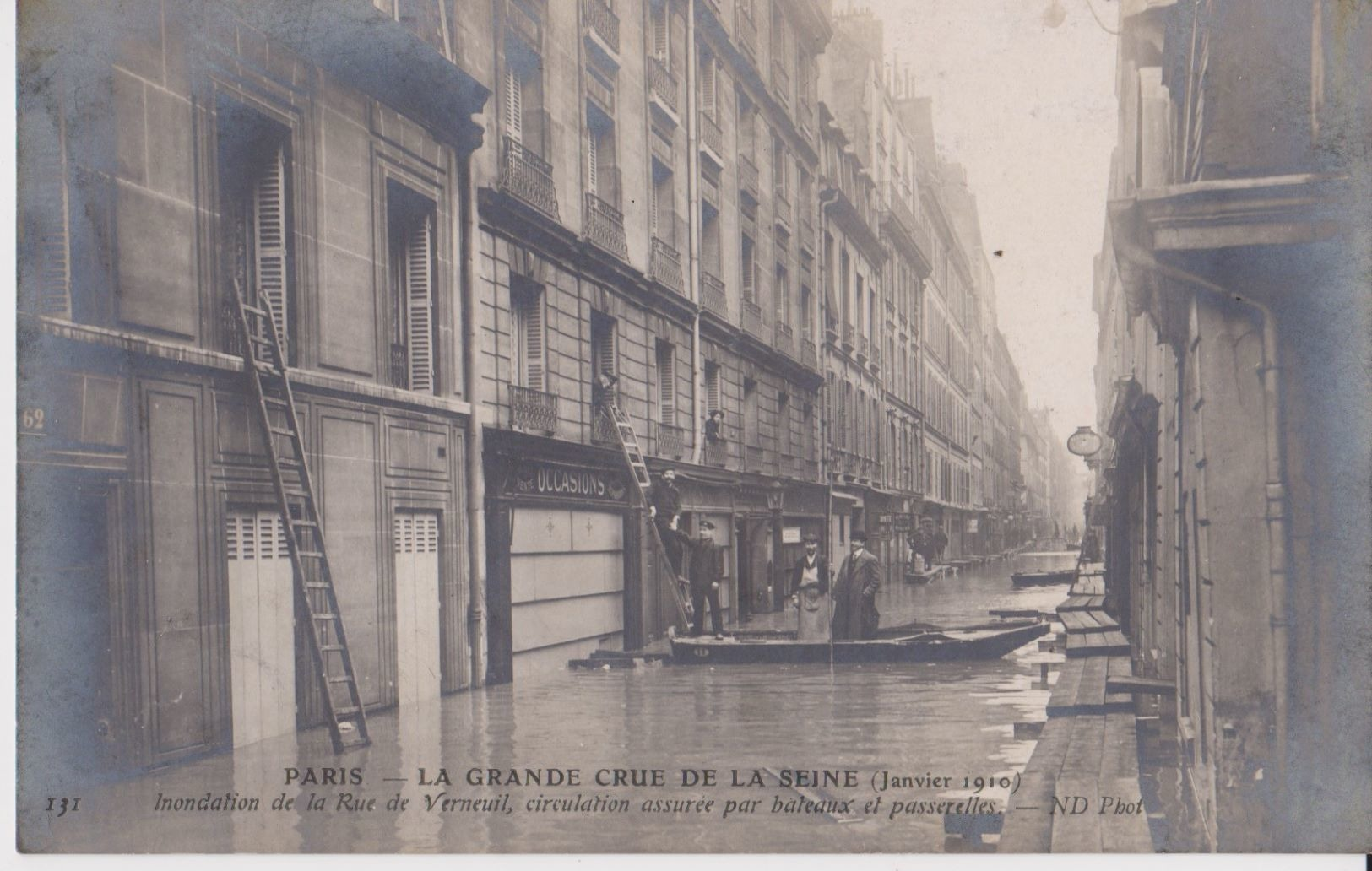 Paris - La Grande Crue De La Seine ( Janvier 1910 ) - 131 Inondation De La Rue De Verneuil Circulation Assurée Par ... - Inondations De 1910