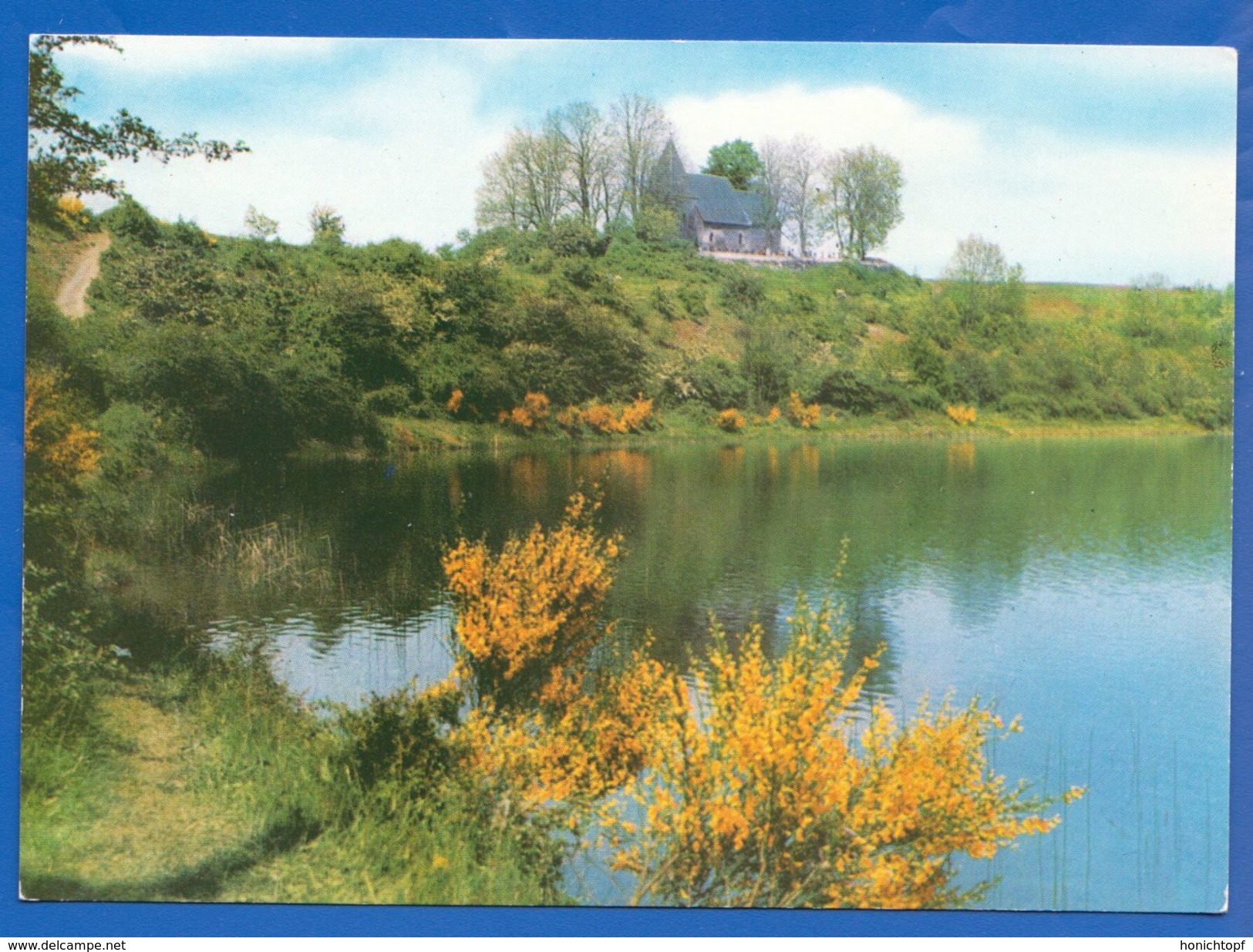 Deutschland; Daun Eifel; Weinfelder Maar - Daun