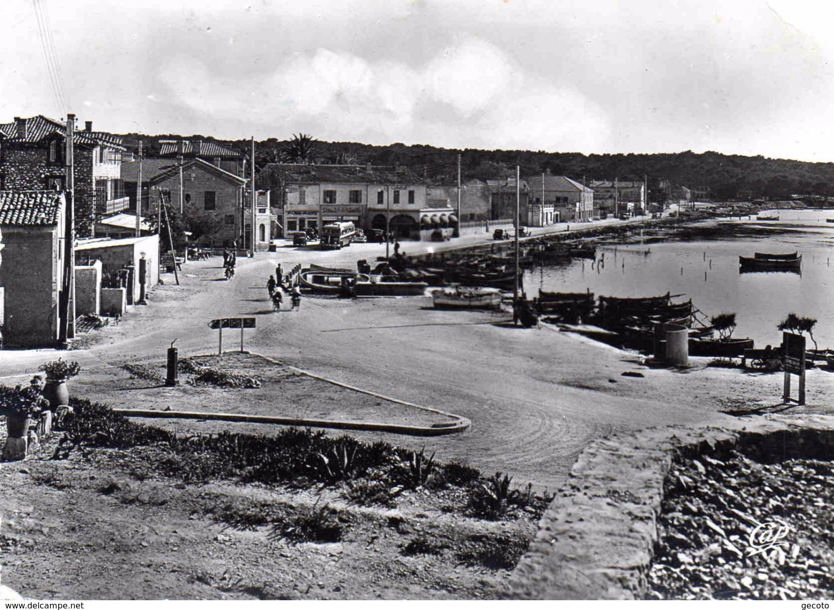 Le Brusc Sur Mer - Le Quai Du Port - Six-Fours-les-Plages