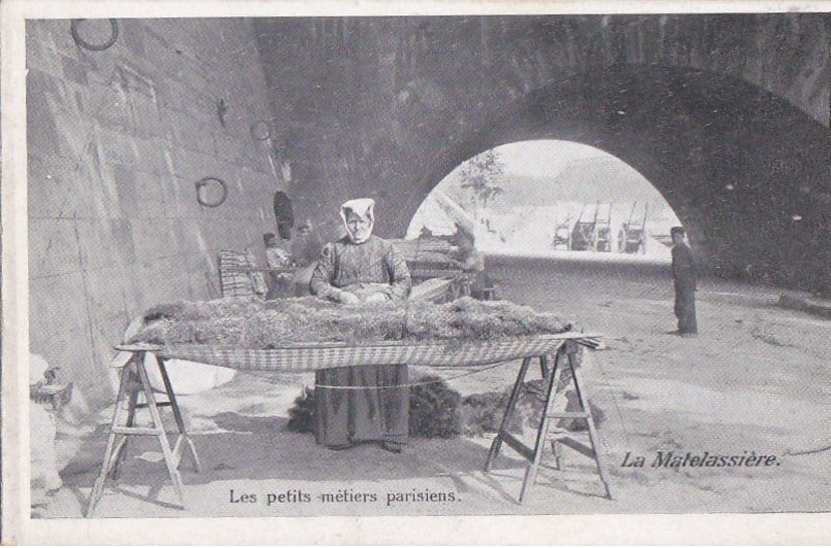 PARIS Les PETITS METIERS PARISIENS LAAS Et PECAUD La MATELASSIERE Sur Les BERGES De SEINE  PUB SCAN DOS - Petits Métiers à Paris