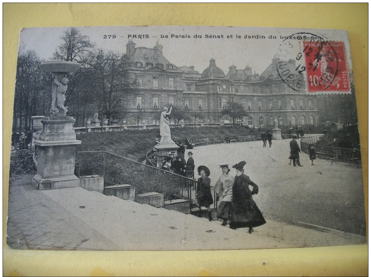 B12 9132 - CPA 1912 - 75 PARIS - LE PALAIS DU SENAT ET LE JARDIN DU LUXEMBOURG - ANIMATION - Andere & Zonder Classificatie