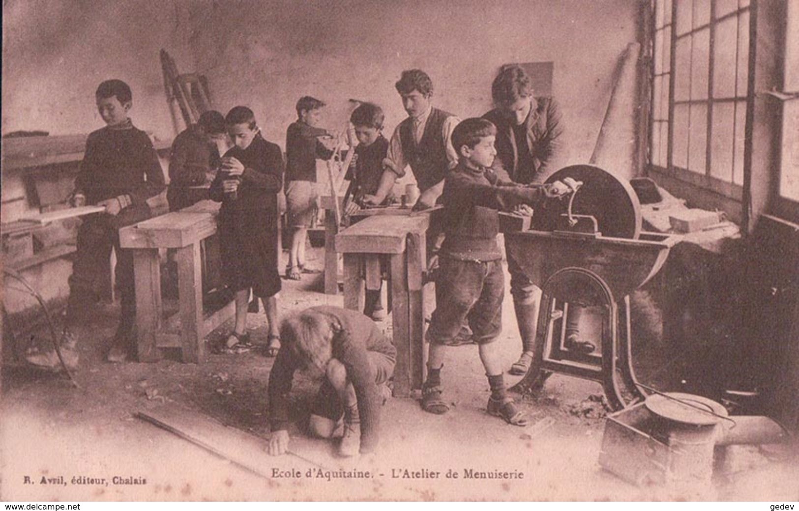 France, Ecole D'Aquitaine, Atelier De Menuiserie (920) Rouille - Ecoles