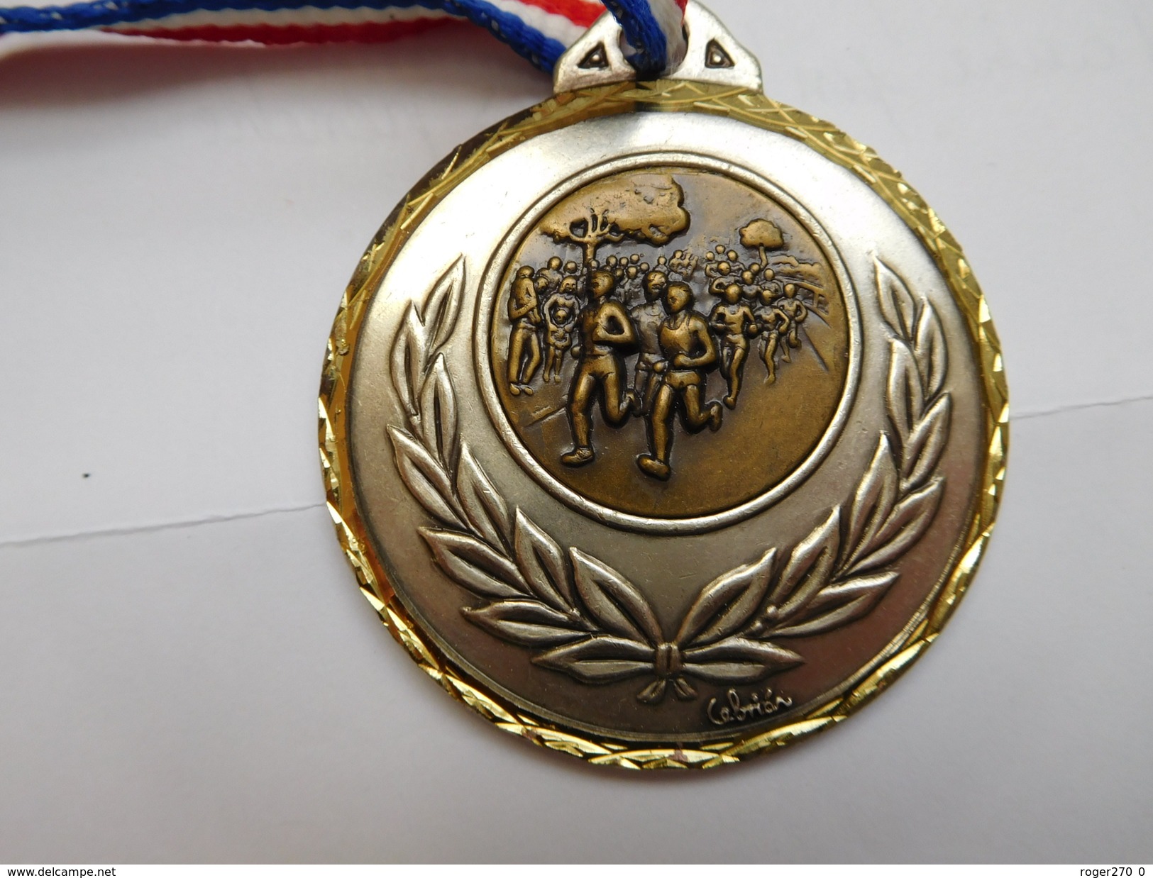Belle Médaille ( No Pin's ) , Athlétisme , Course à Pied , Electricité Badou , La Rue Saint Pierre - Athlétisme