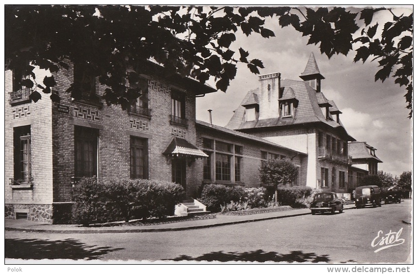 Bg - Cpsm Petit Format LES CLAYES SOUS BOIS - La Mairie Et Le Groupe Scolaire - Les Clayes Sous Bois