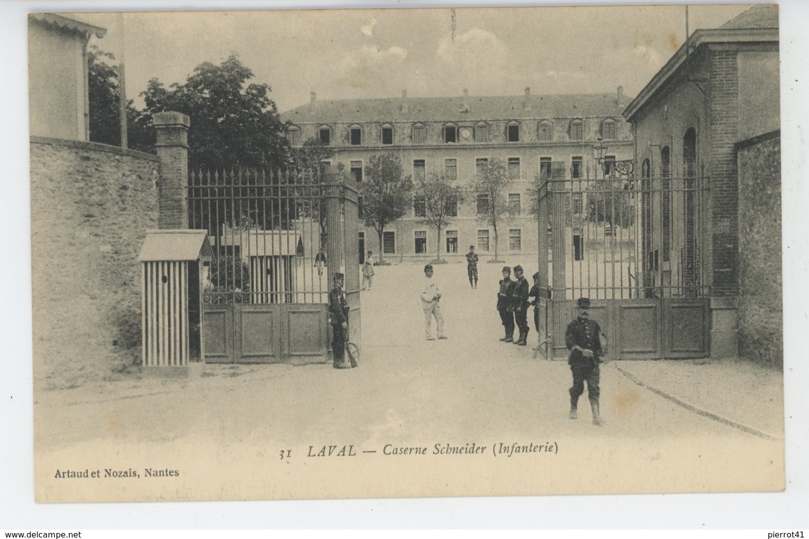 LAVAL - Casernes Schneider (Infanterie ) - Laval