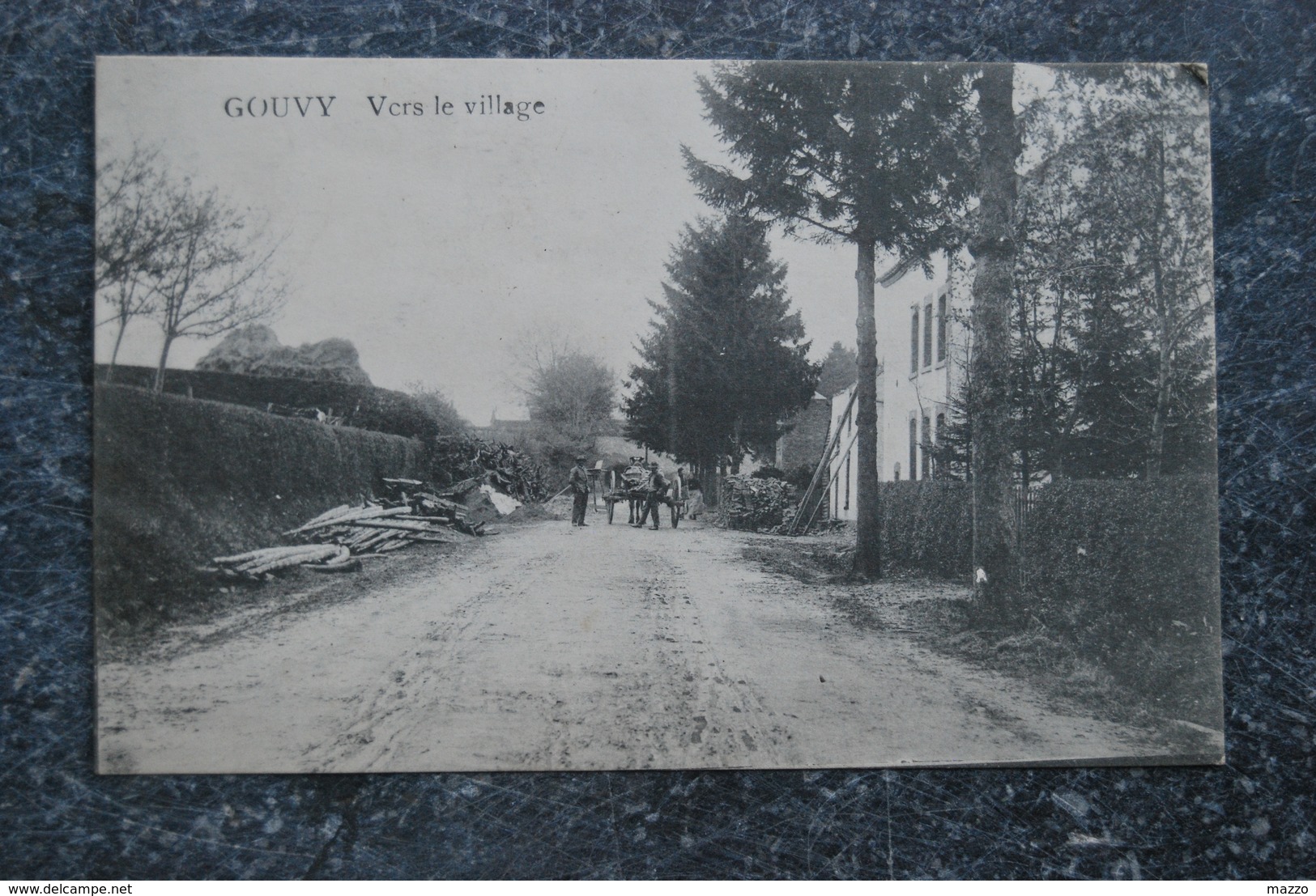 1048/ GOUVY - Vers Le Village - Gouvy