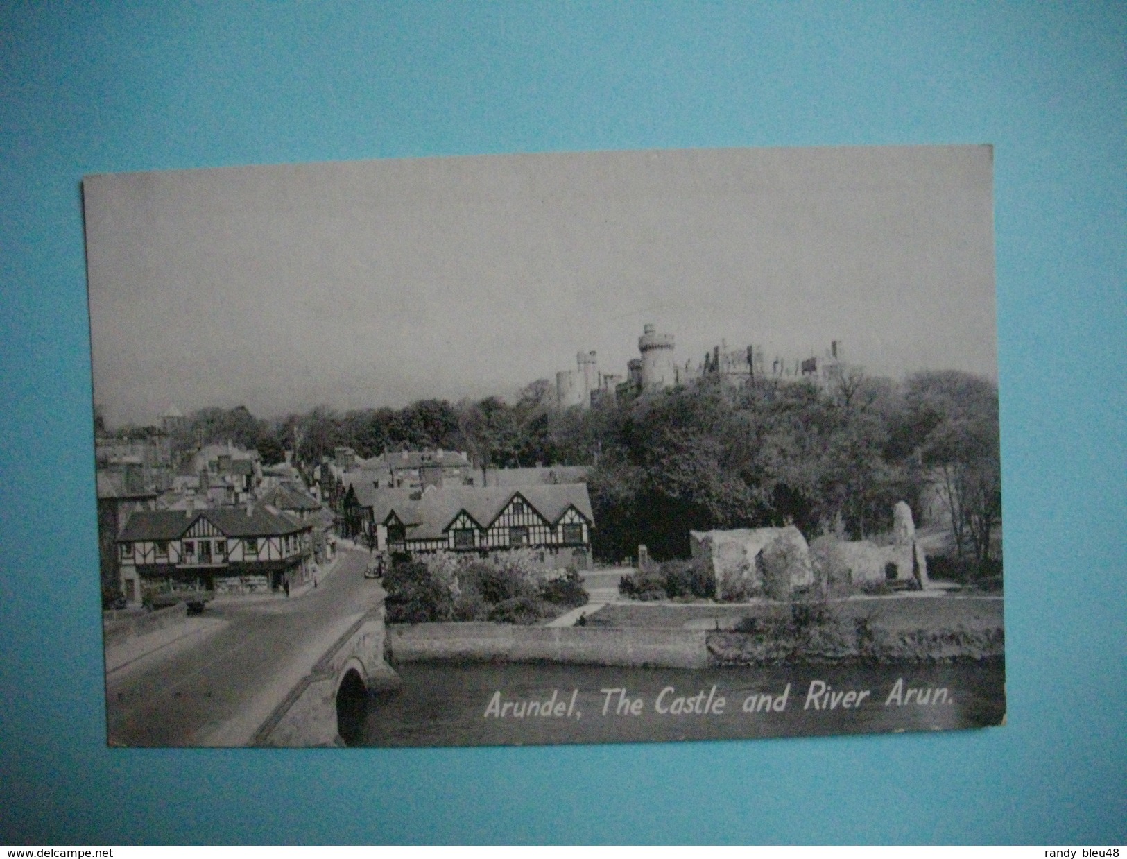 ARUNDEL  -  The Castle And River Arun  -  Angleterre - Arundel