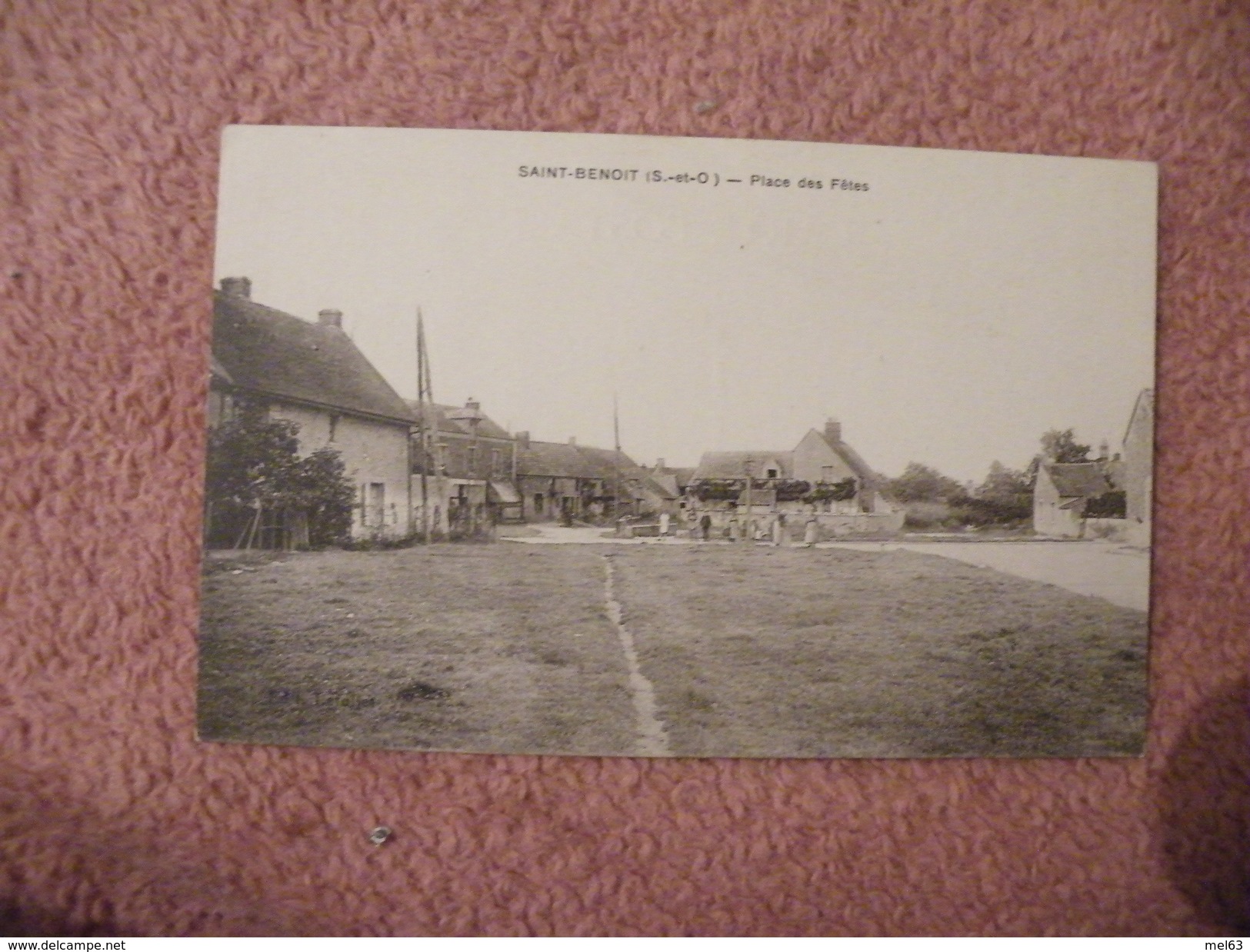 A444. CPA. 78.  SAINT-BENOIT. Place Des Fêtes.   Beau Plan Animé. Non écrite - Auffargis