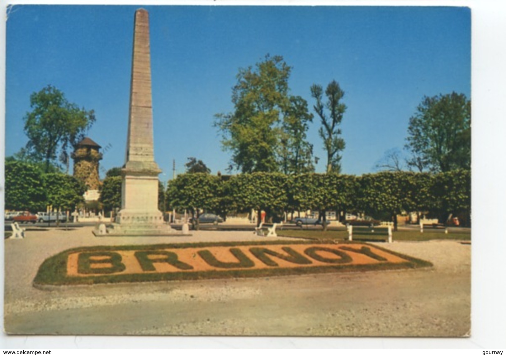 Brunoy : Place De La Pyramide (éd Raymon Cp Vierge) Parterre Fleuri - Brunoy