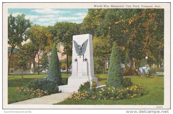 Nebraska Fremont World War Memorial In City Park 1941 Curteich - Fremont