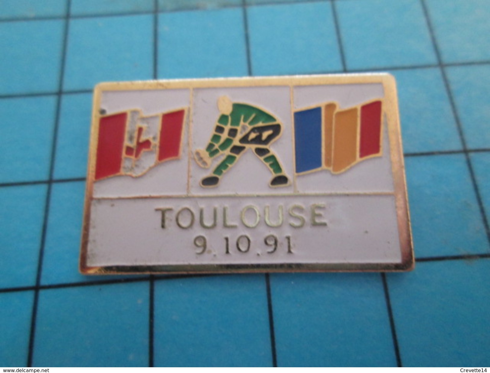 Pin713e Pin's Pins : BEAU ET RARE :  RUGBY COUPE DU MONDE 1991 MATCH ROUMANIE CANADA - Rugby