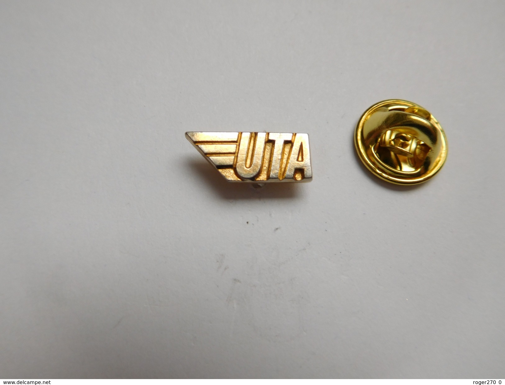 Mini Pin's , Aviation Avion , Logo Compagnie UTA - Avions