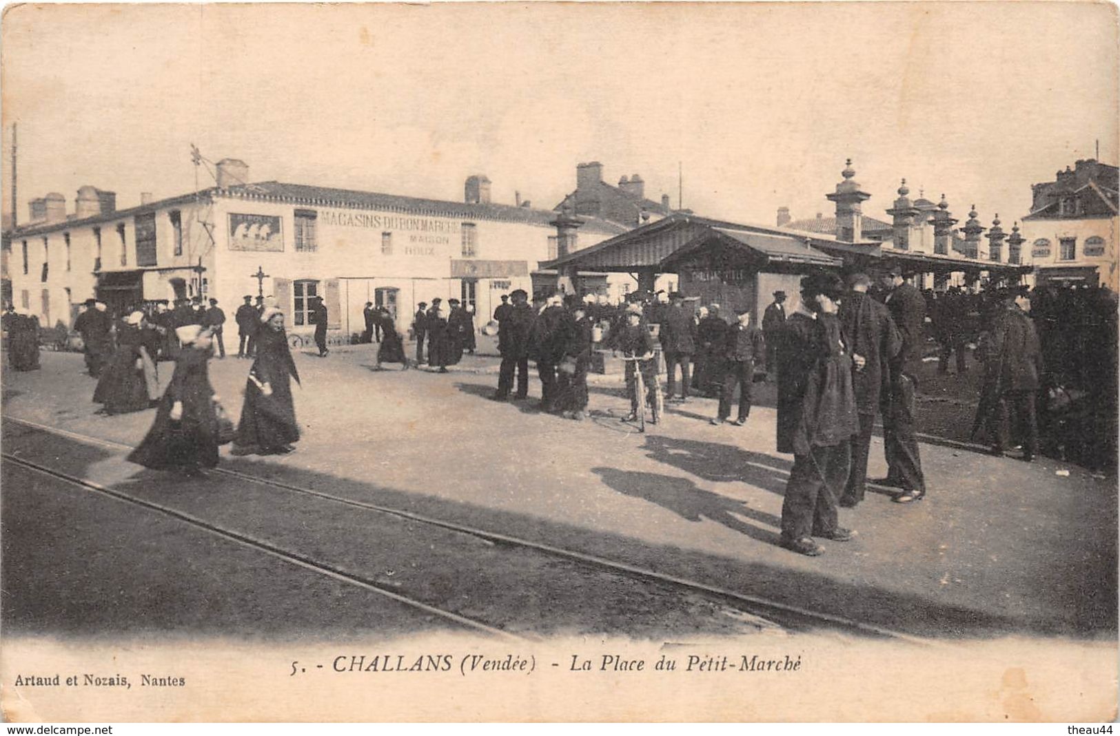 ¤¤  -  CHALLANS   -  La Place Du Petit-Marché  -  Magasin Du Bon Marché    -  ¤¤ - Challans