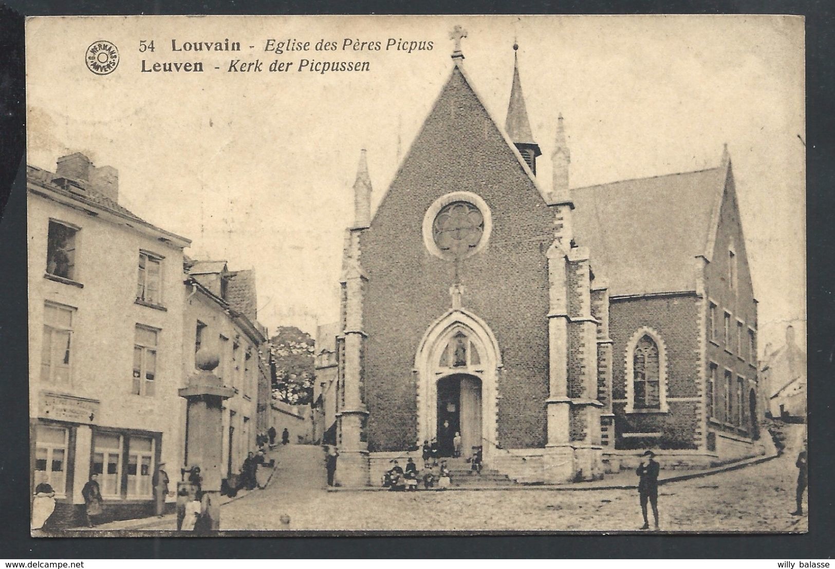 +++ CPA - LEUVEN - LOUVAIN - Eglise Des Pères Picpus - Kerk - A Gauche : Estaminet  // - Leuven