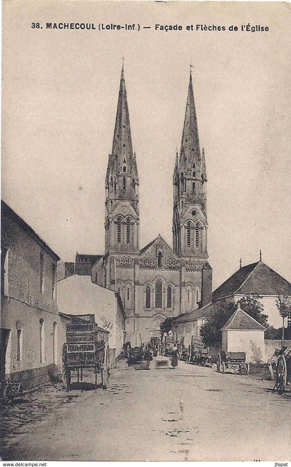 44 LOIRE ATLANTIQUE - MACHECOUL Façade Et Flèches De L'Eglise - Machecoul