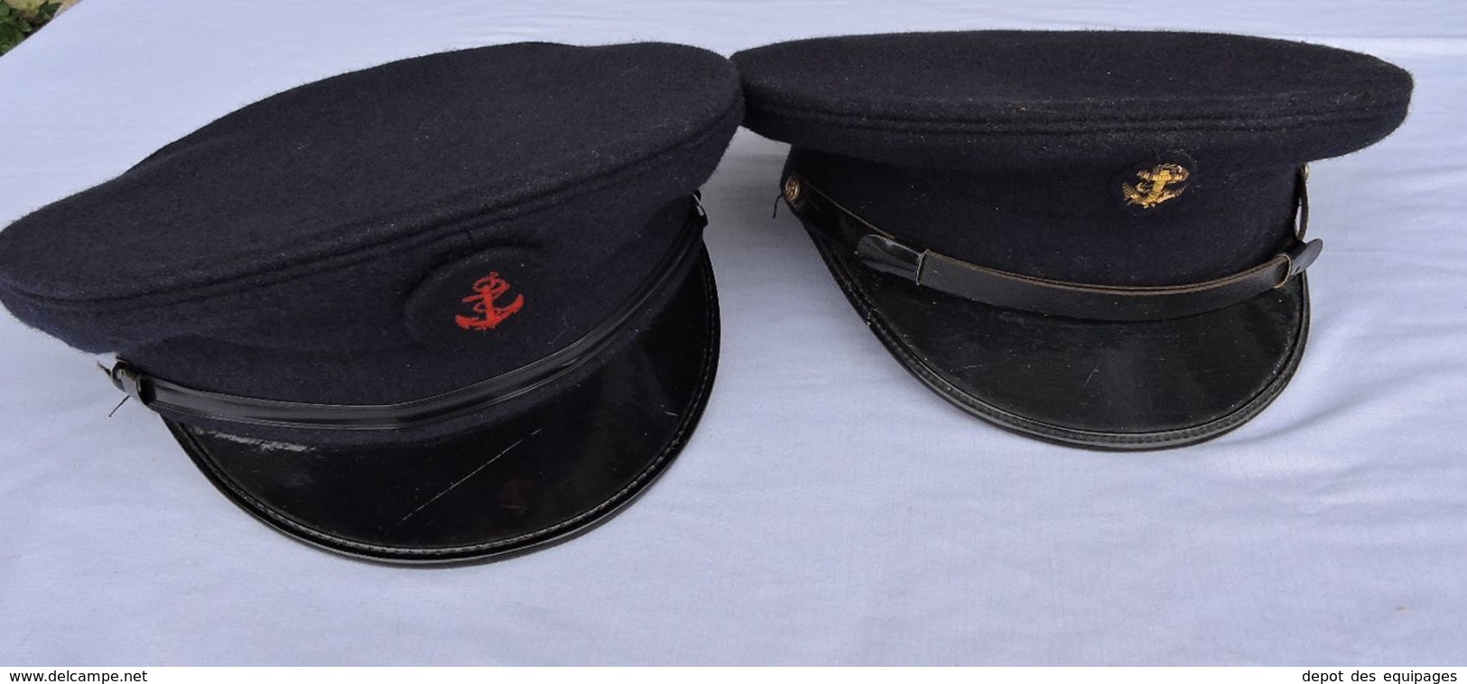 LOT 2 CASQUETTES MARINE NATIONALE années 1950 - DIRECTION DU PORT  à voir ..............