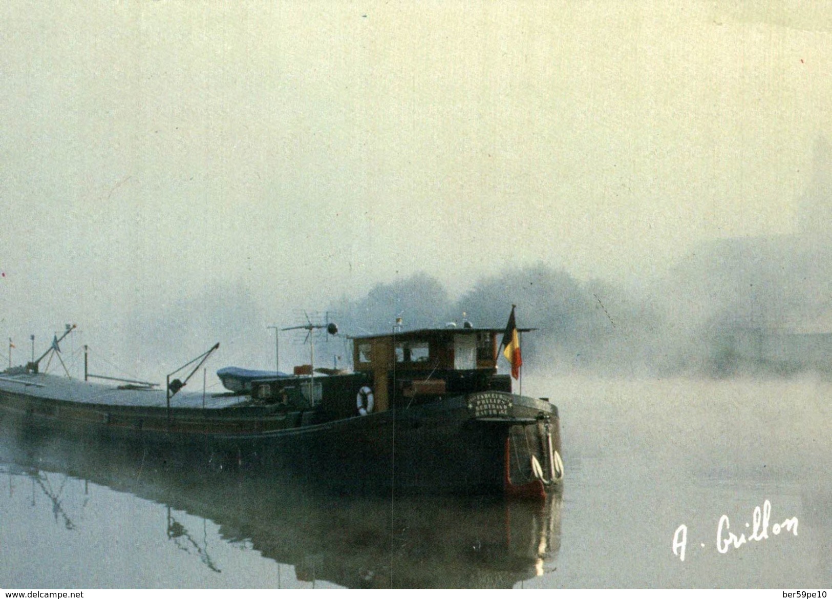 PENICHE SUR LA MEUSE A NOUZONVILLE ARDENNES - Péniches