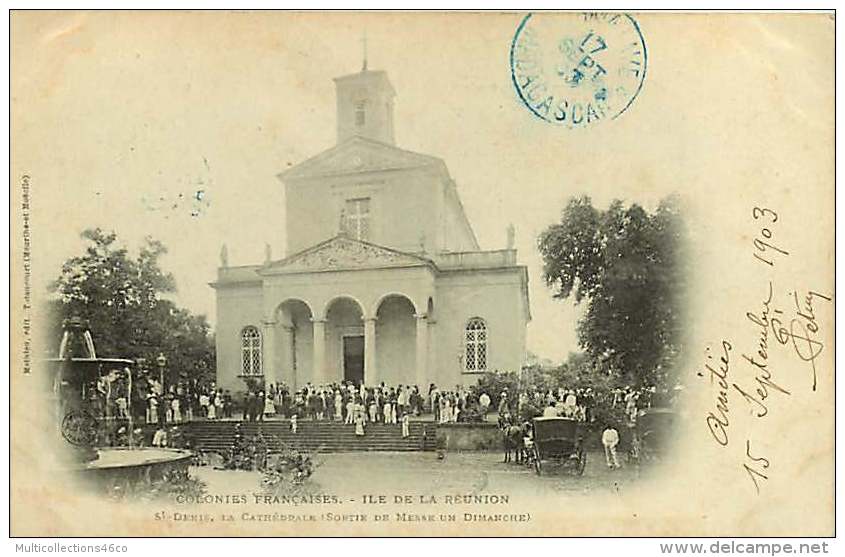 251017 - ILE DE LA REUNION - REUNION - COLONIES FRANCAISES - ST DENIS LA CATHEDRALE Sortie De La Messe Un Dimanche - Réunion