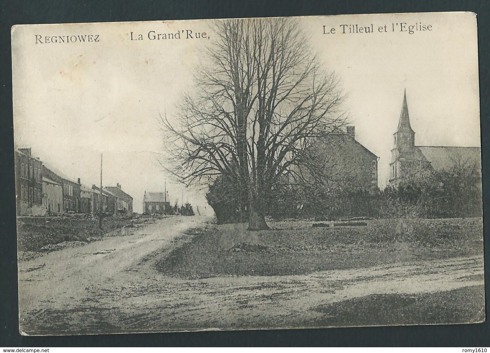 Regniowez (Cul-des-Sarts)  Le Tilleul Et L'Eglise. Voyagée En 1945 - Cul-des-Sarts