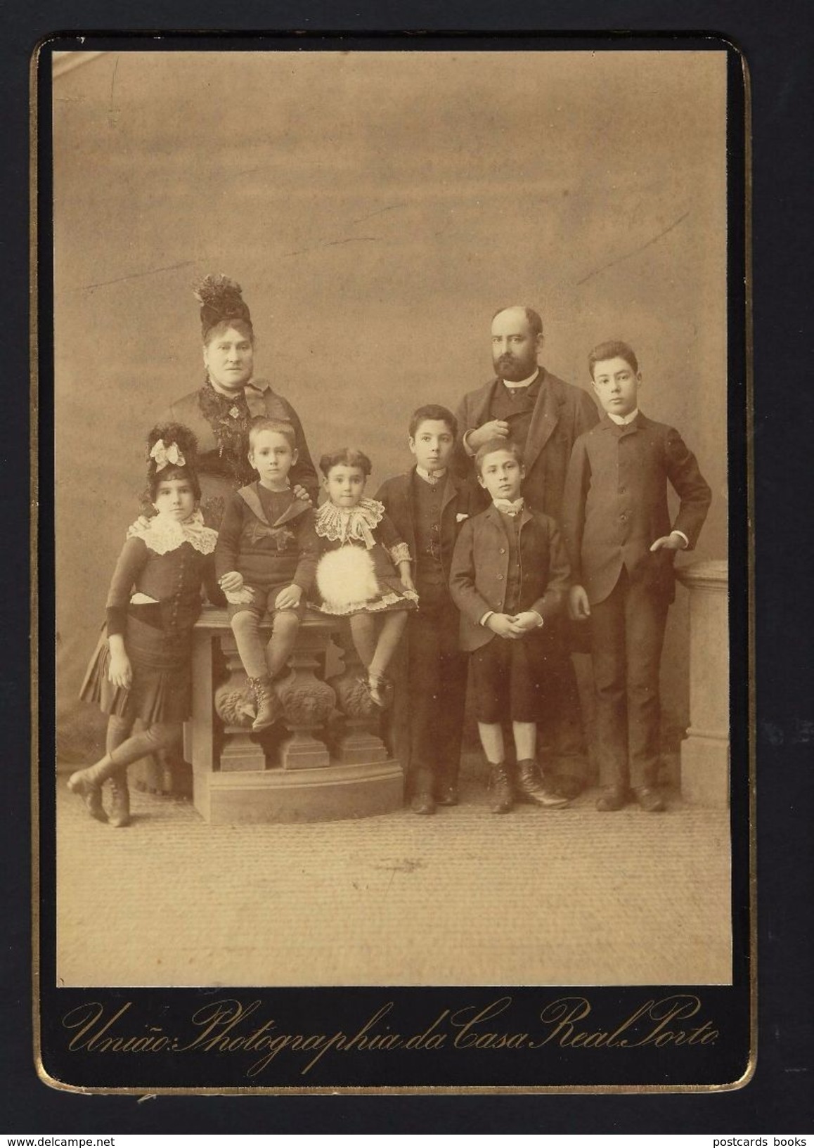 Fotografia Familia Portuguesa: Pais E 6 Filhos - União Photographia Da Casa Real - Praça De Santa Theresa 47 PORTO - Ancianas (antes De 1900)