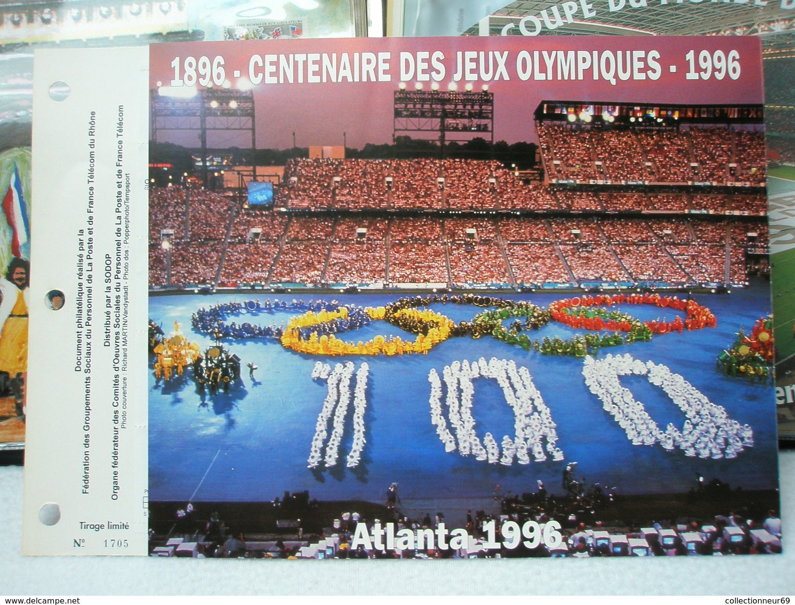 Album contenant 24 documents Philatélique CFE / Sports / Jeux Olympiques / Rugby / Football / Espace et divers