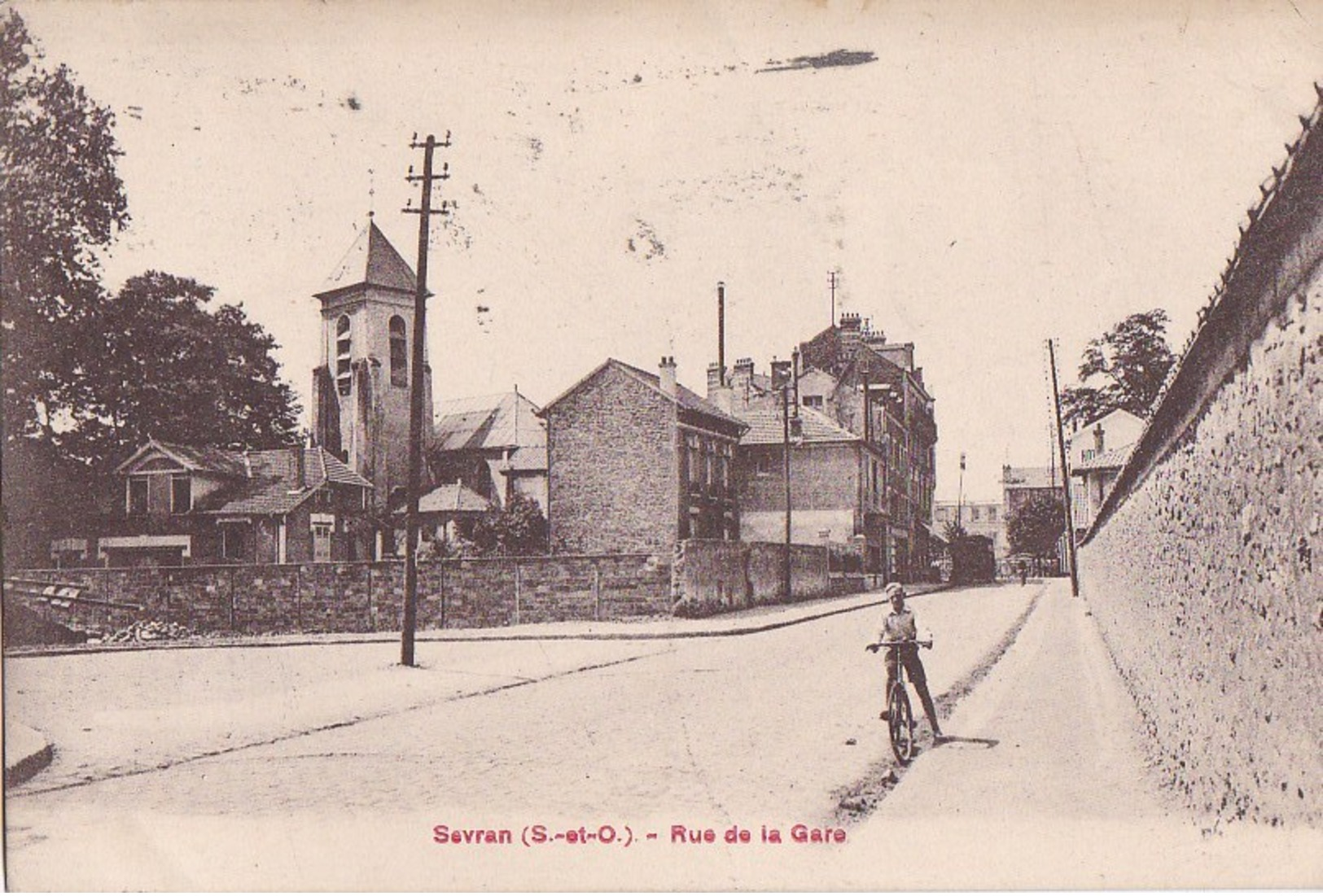 93 SEVRAN  Coin Du VILLAGE  ENFANT à VELO Rue De La GARE Maisons EGLISE  Timbre 1934 - Sevran